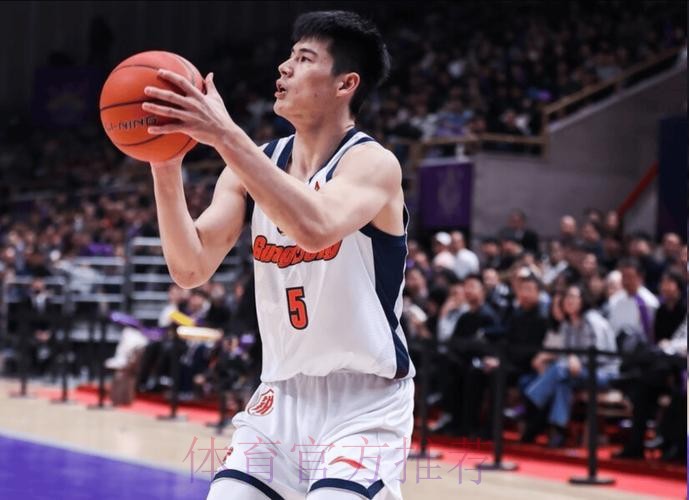 幼版赵睿就在广东阵中！只投大心脏三分，球迷：胡明轩的时间该给你