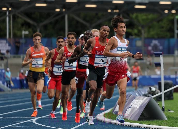 体育人万米高空同生命赛跑